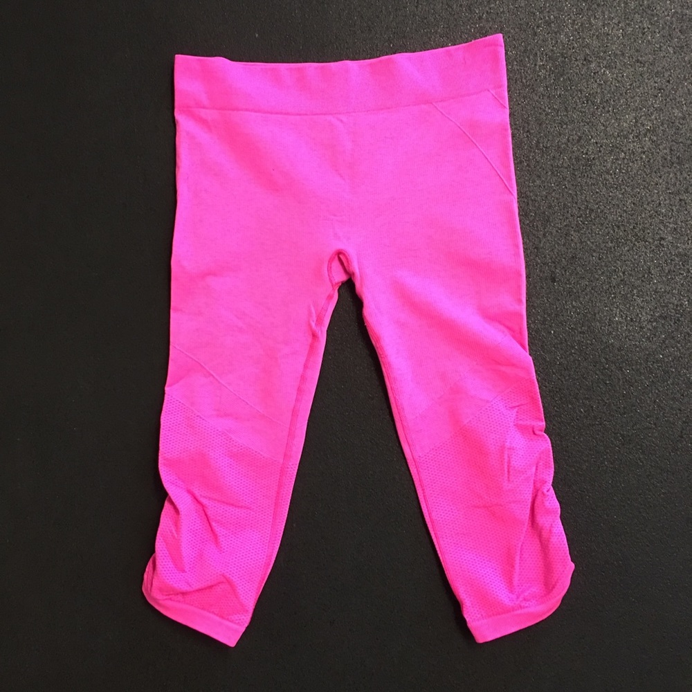 Ivivva breath love crop juniors size 14 HOT pink